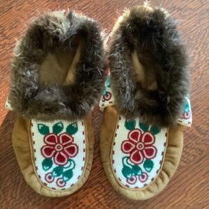 Handmade vintage moccasins from NWT. Size 10